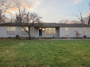 5821 Pleasant Dr, Waterford, MI 48329