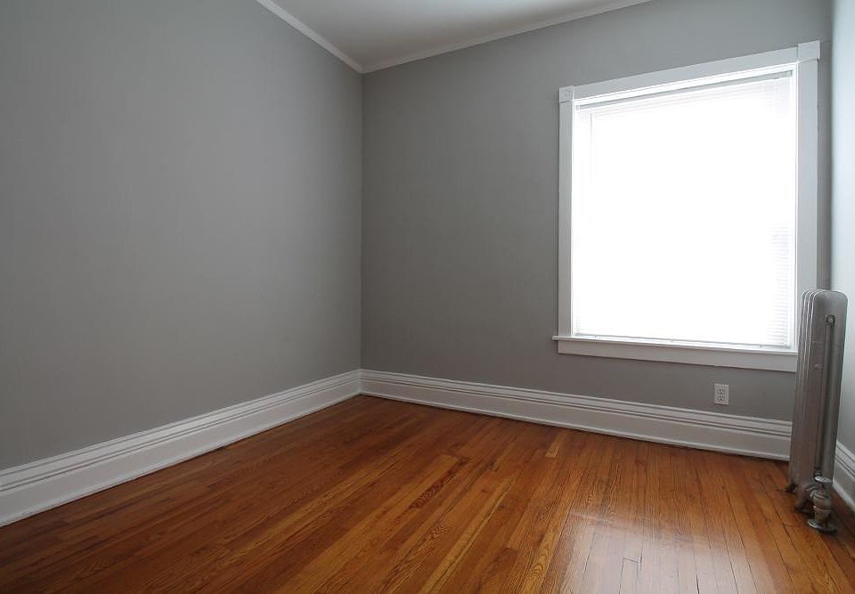 1st image of 226 Pleasant St APT 3