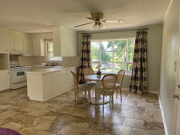 4th image of 624 Honeywood Ln