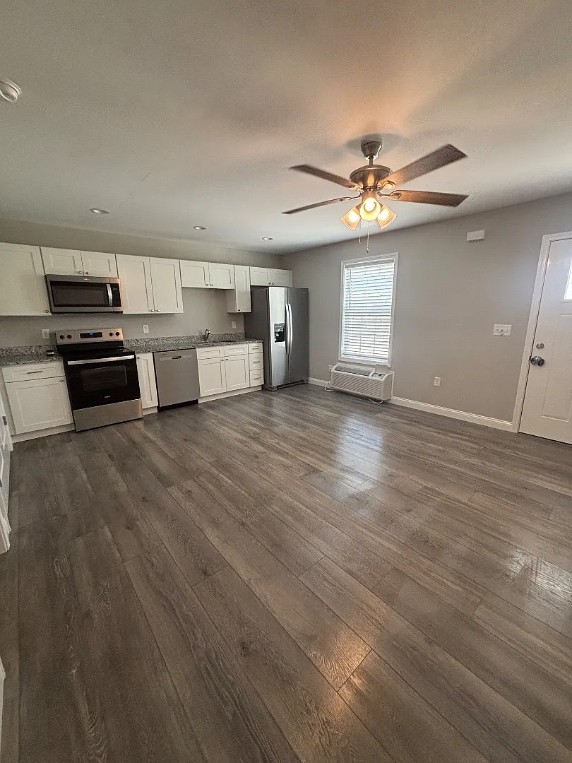 900 Lake Harriette Drive — Photo 2