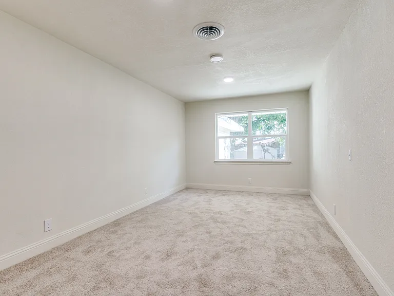 704 Turner Blvd — Photo 24