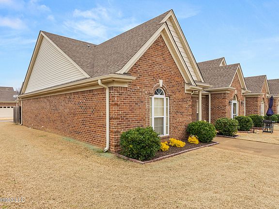 2nd image of 3241 Jade Ln