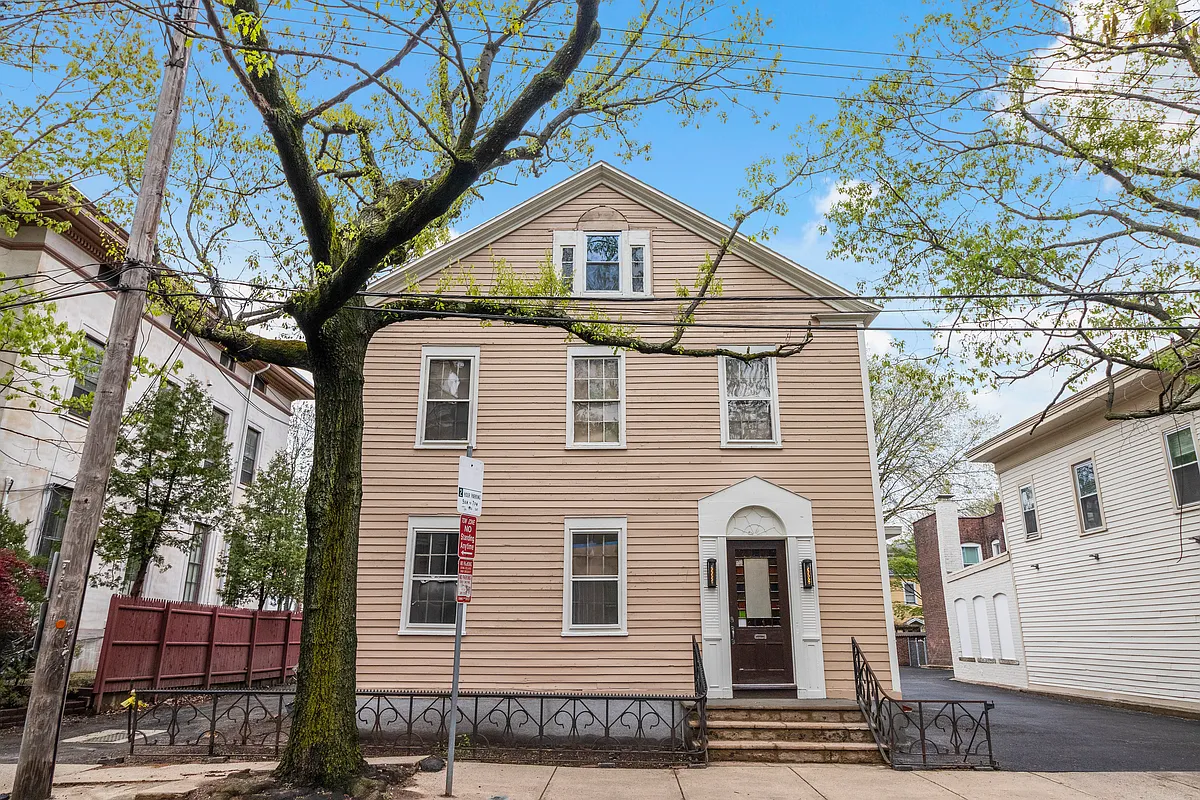 Building Photo - 601 Chapel St #B