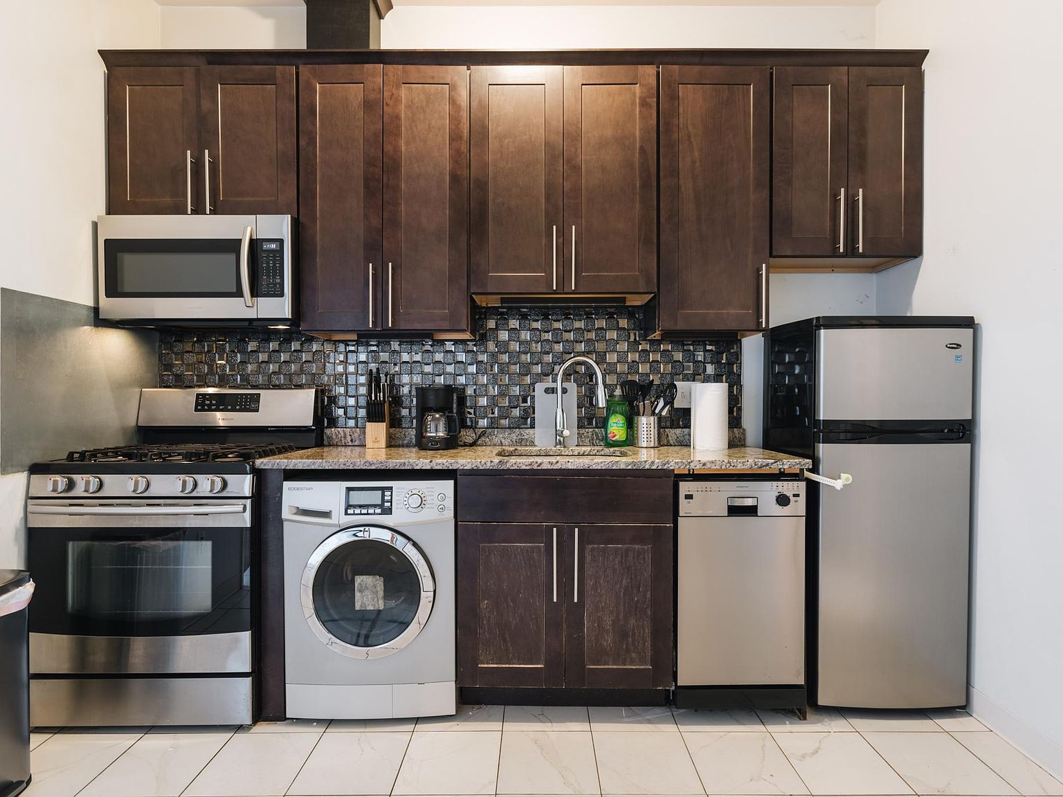 437 Central Ave APT 3C, Jersey City, NJ 07307 | Zillow