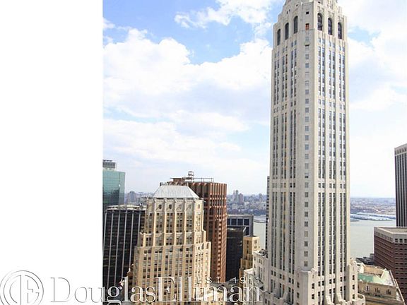 5th image of 116 John St APT 1002