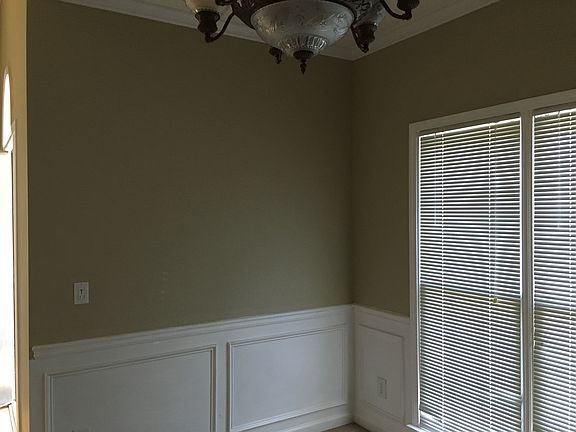 5th image of 2045 Castlemaine Cir