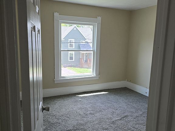 5th image of 423 Bishop Ave