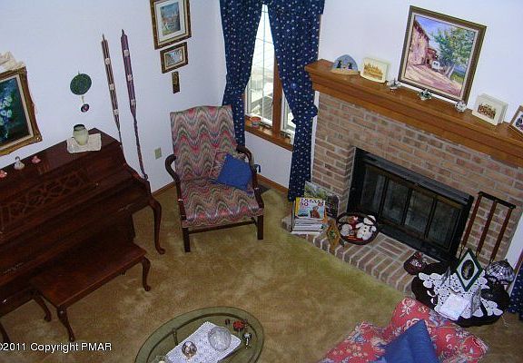 4th image of 34 Village Cir