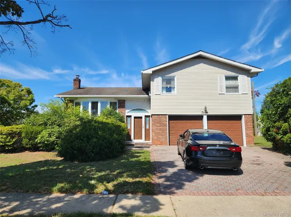 20 Marilyn Lane, Westbury, NY 11590