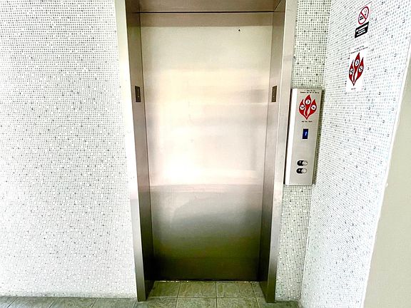 2nd image of 524 Washington Ave #2