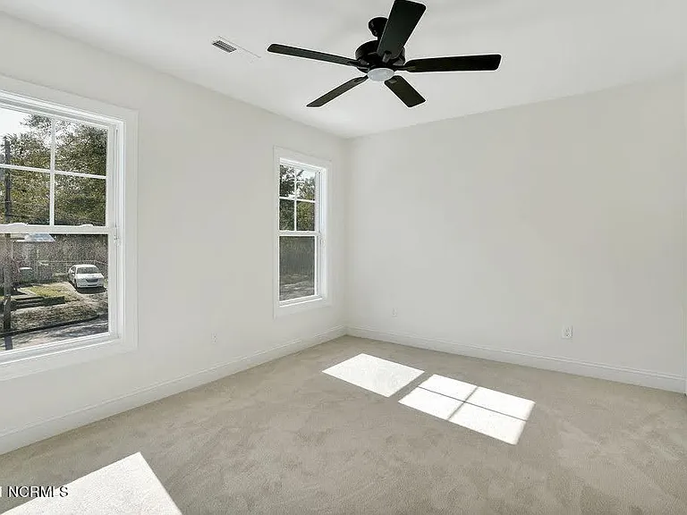 1007 Campbell St — Photo 23