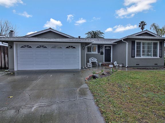 2nd image of 432 Conestoga Way