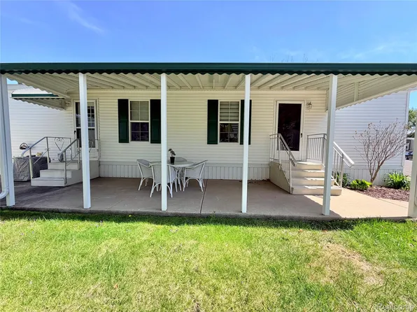 118 Terri Dr, Dearborn Heights, MI 48127