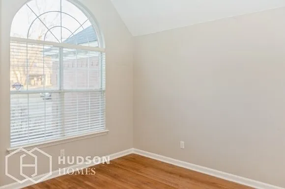 3 bed, 2.0 bath, 1699 sqft, $2,075 — Photo 3