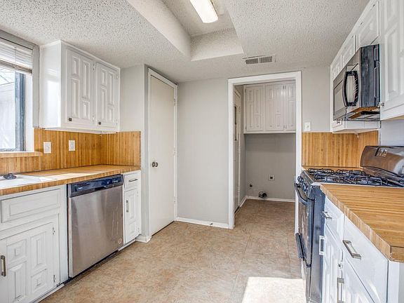 3rd image of 1414 Kingsbridge Dr