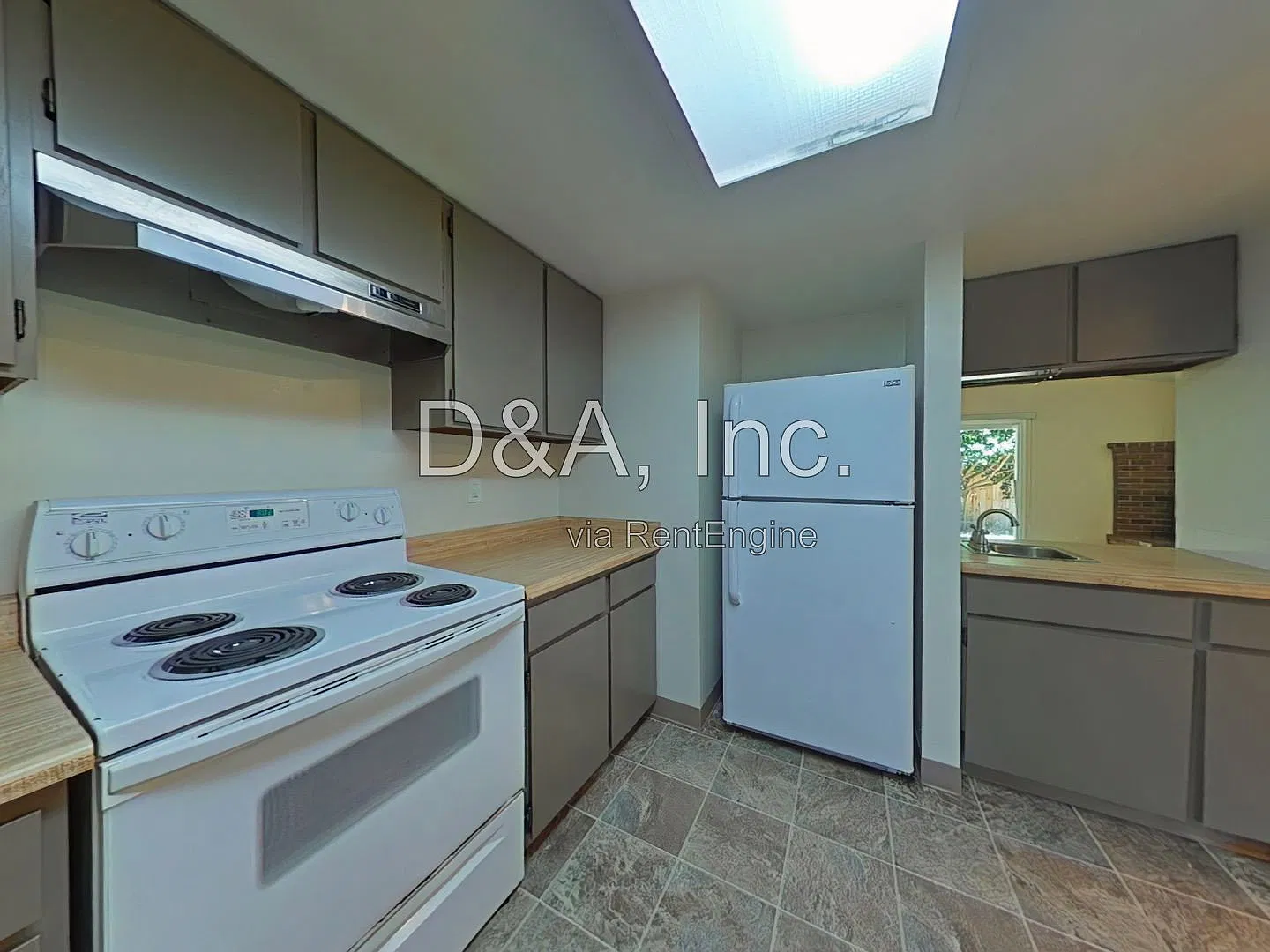 3 bed, 2.0 bath, 1331 sqft, $2,395 — Photo 4