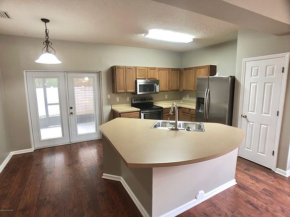 5th image of 812 Marian Ct