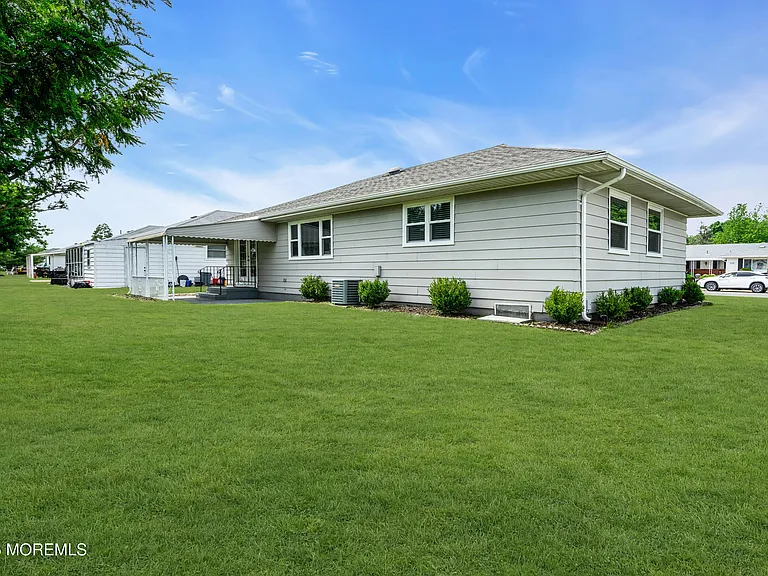 510 Jamaica Blvd — Photo 32