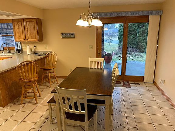 4th image of 402 Alexander Dr