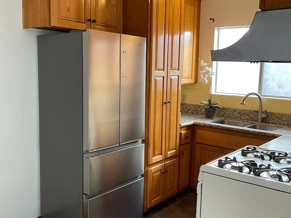 New refrigerator, gas stove, double stainless steel sinks, and all solid wood kitchen cabinets
