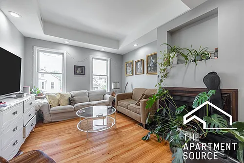 1647 N Francisco Ave #B Photo 1