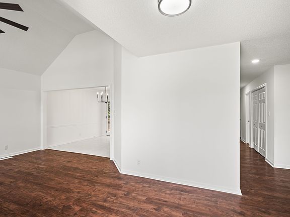 5th image of 415 Cyprus Ct