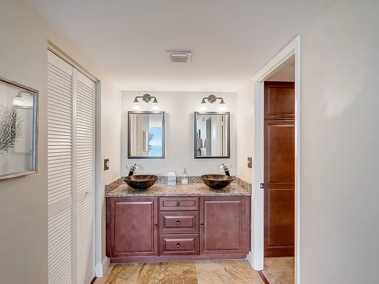 2425 Gulf Of Mexico Dr #14B — Photo 20