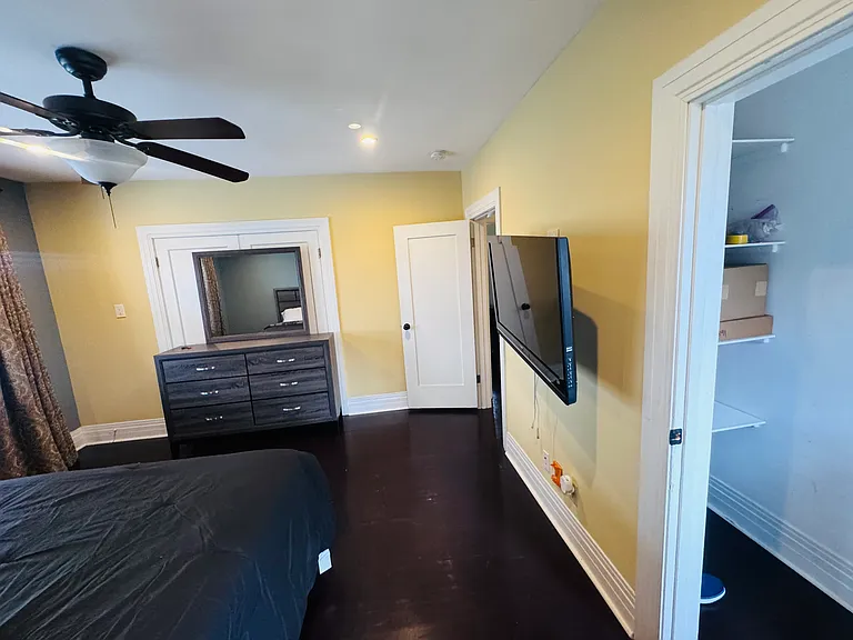 2754 Kenwood Ave #5 — Photo 9