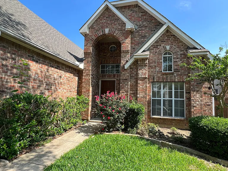 9811 Cliffside Dr — Photo 2