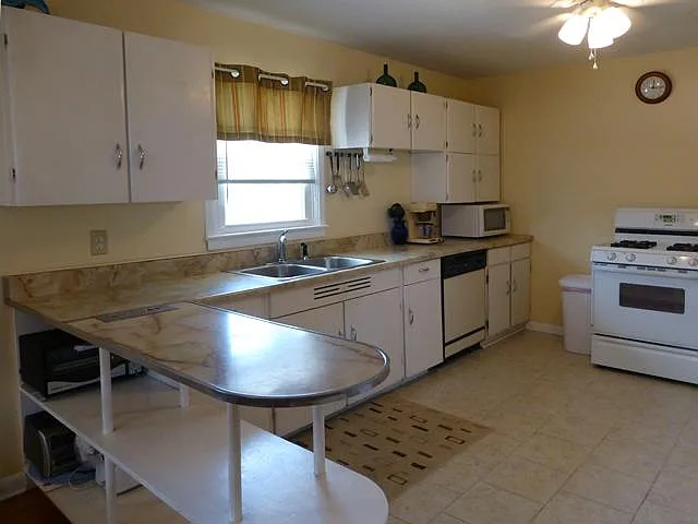 907 N Ocean Ave — Photo 6