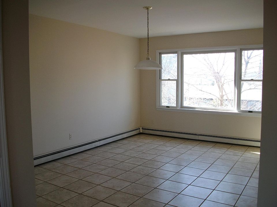 2nd image of 23 Holmes St Floor 1