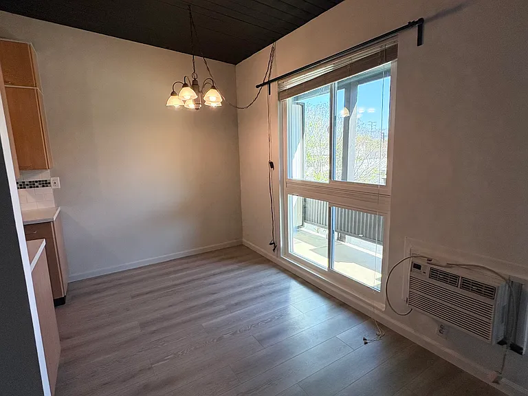 7559 Whitsett Ave — Photo 9