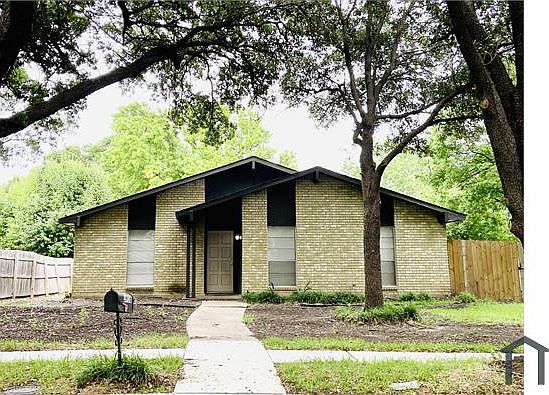 1st image of 3916 Villa Downs Dr