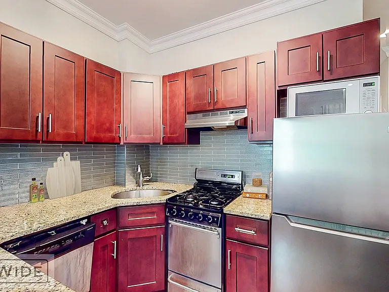 1867 2nd Ave #2D — Photo 3