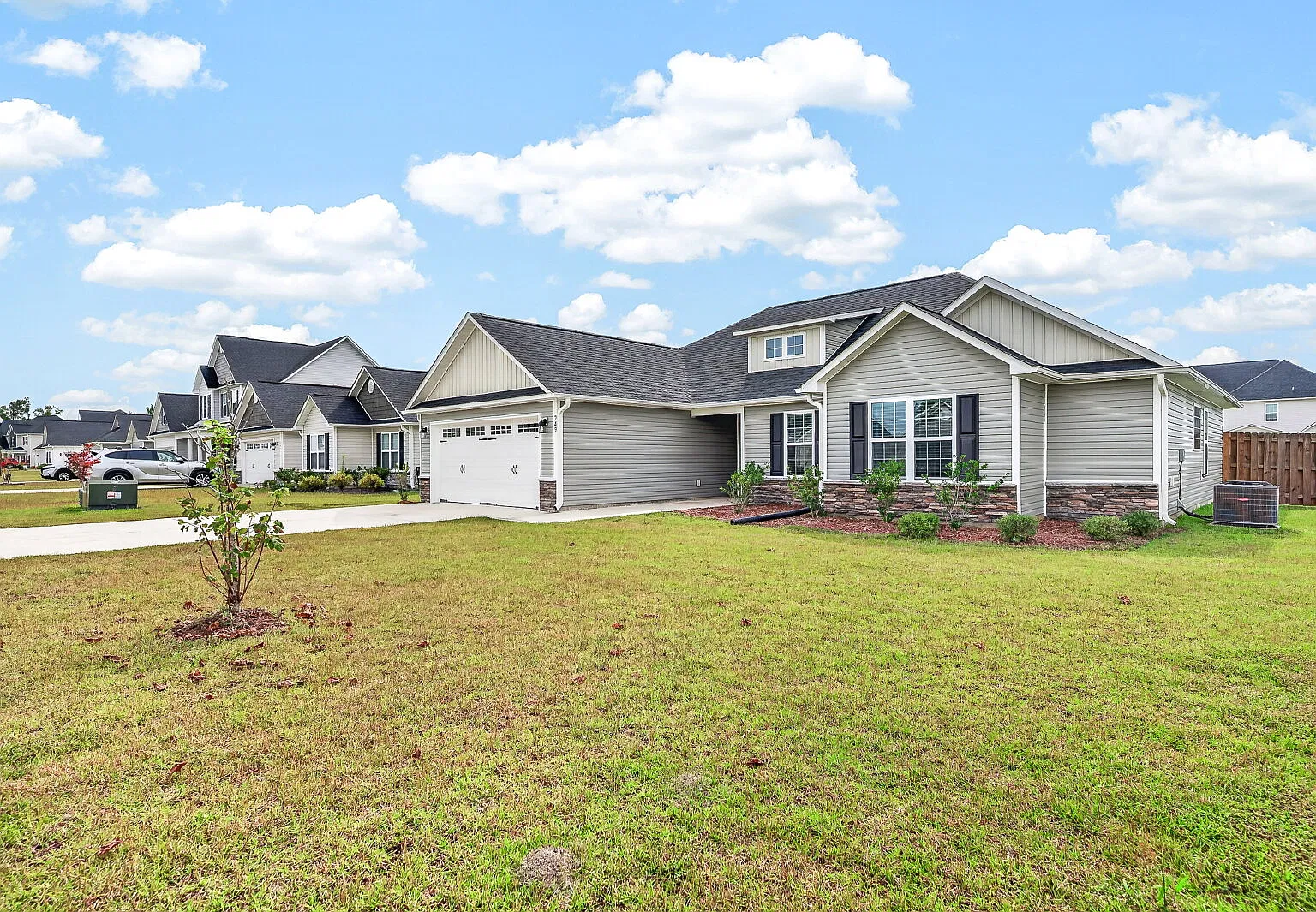 4 bed, 2.0 bath, $1,800 — Photo 2