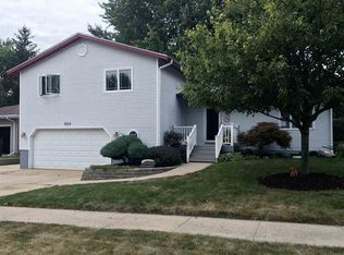 604 Elmwood Dr, Belvidere, IL 61008