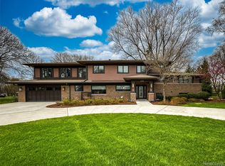 218 Hillboro Dr, Bloomfield Hills, MI 48301