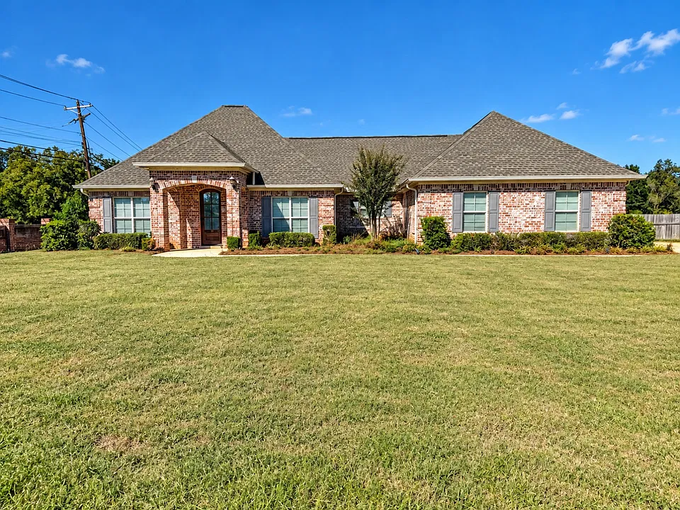 29 Lenox Ln