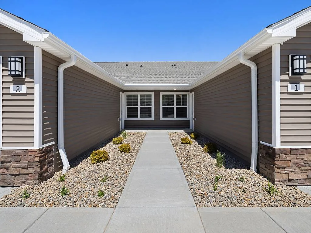 Redwood Brunswick Hills — Photo 2