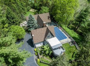 11 Cliffview Dr, Lafayette, NJ 07848