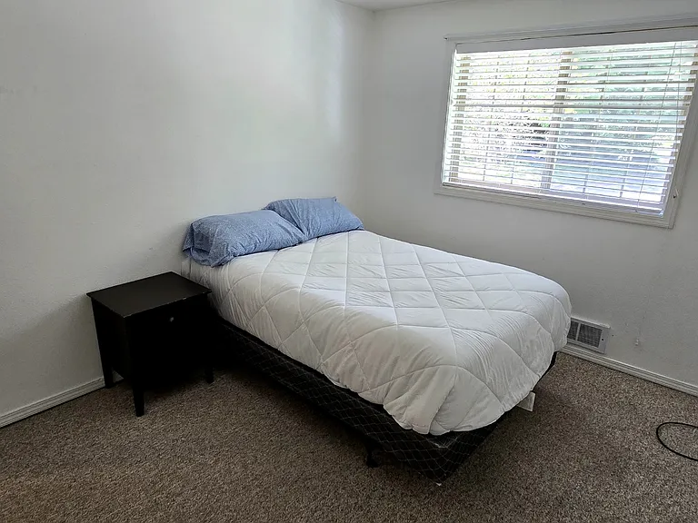 530 NW Carolyn Ln — Photo 25