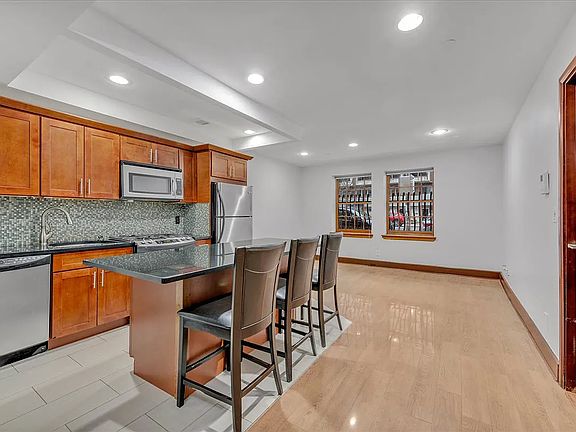3rd image of 2381 Ocean Ave #B1