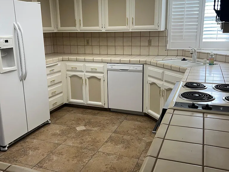 4940 W Grove Ave — Photo 3