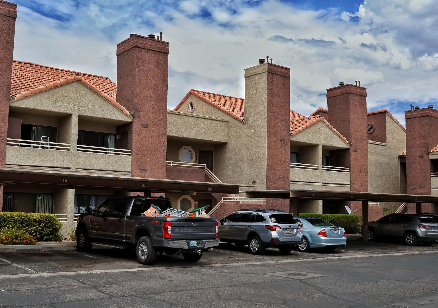 Welcome to easy Las Vegas living in this charming single-story condominium! — Photo 2