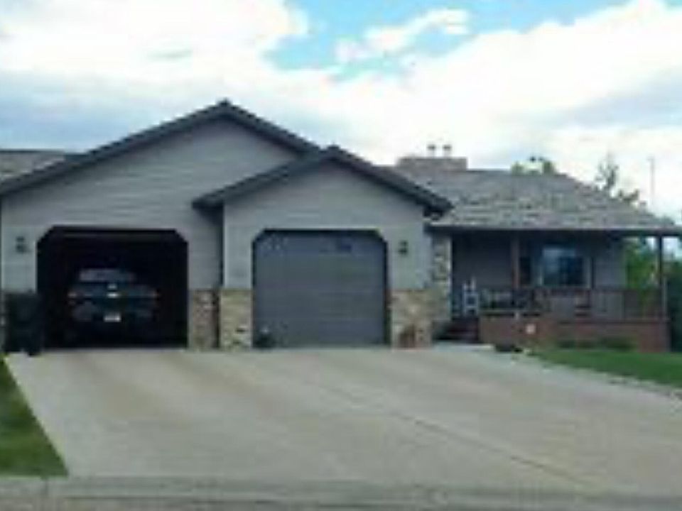 1st image of 716 2nd Ave SE