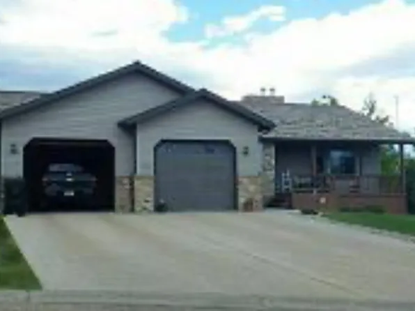 716 2nd Ave SE, Watford City, ND 58854