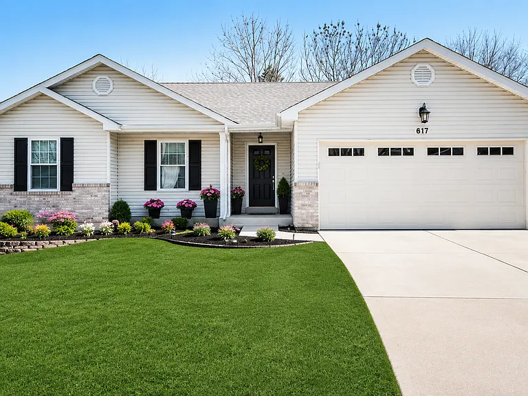 617 Silver Maple Dr — Photo 1