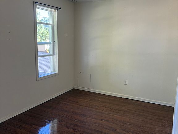 3rd image of 1723 Geneva St #2