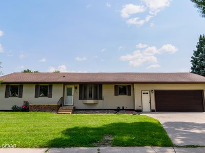 3521 Cherry St, Grand Forks, ND, 58201