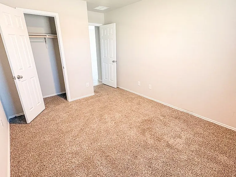 6401 Coneflower Dr — Photo 9